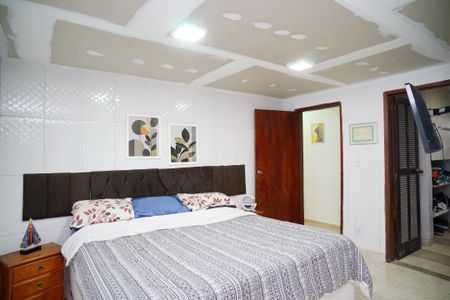 Casa à venda com 450m², 3 quartos e 8 vagas Casa à venda com 450m², 3 quartos e 8 vagasSuíte