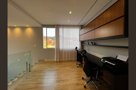 Casa à venda com 3 quartos, 323m² em Vale do Sol, Brumadinho