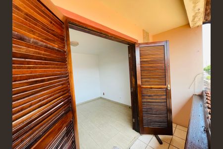 Casa à venda com 150m², 3 quartos e 2 vagasSacada do quarto 2