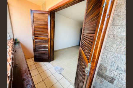 Casa à venda com 150m², 3 quartos e 2 vagasSacada do quarto 2