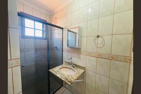 Casa à venda com 150m², 3 quartos e 2 vagasBanheiro 1