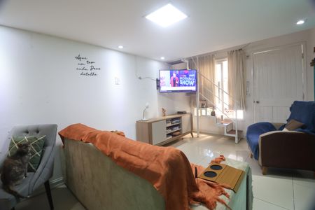 Sala de casa de condomínio à venda com 3 quartos, 80m² em Rio Branco, Canoas