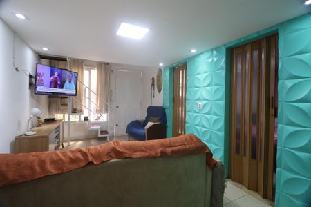 Sala de casa de condomínio à venda com 3 quartos, 80m² em Rio Branco, Canoas