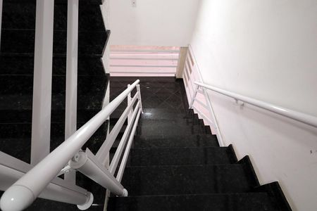 Apartamento à venda com 79m², 3 quartos e 2 vagas Apartamento à venda com 79m², 3 quartos e 2 vagasEscada