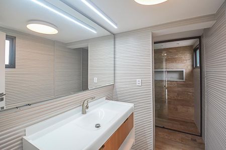 Apartamento à venda com 288m², 3 quartos e 3 vagas Apartamento à venda com 288m², 3 quartos e 3 vagasBanheiro da Suíte