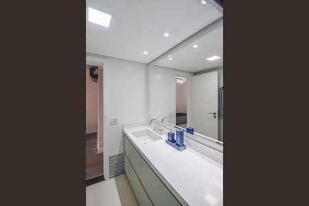 Apartamento à venda com 288m², 3 quartos e 3 vagas Apartamento à venda com 288m², 3 quartos e 3 vagasBanheiro da Suíte 2