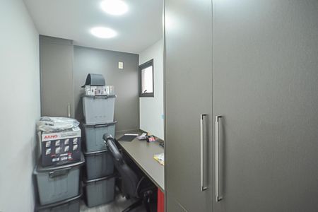 Apartamento à venda com 288m², 3 quartos e 3 vagas Apartamento à venda com 288m², 3 quartos e 3 vagasEscritório