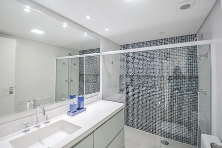 Apartamento à venda com 288m², 3 quartos e 3 vagas Apartamento à venda com 288m², 3 quartos e 3 vagasBanheiro da Suíte 2