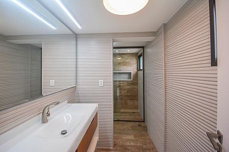 Apartamento à venda com 288m², 3 quartos e 3 vagas Apartamento à venda com 288m², 3 quartos e 3 vagasBanheiro da Suíte