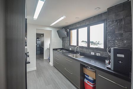 Apartamento à venda com 288m², 3 quartos e 3 vagas Apartamento à venda com 288m², 3 quartos e 3 vagasCozinha