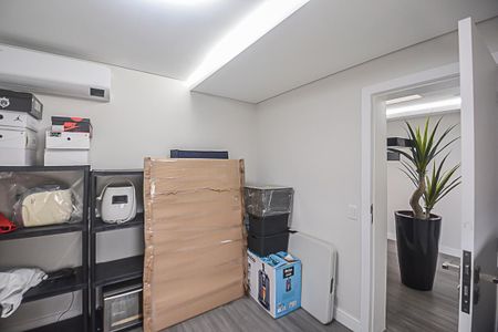 Apartamento à venda com 288m², 3 quartos e 3 vagas Apartamento à venda com 288m², 3 quartos e 3 vagasQuarto