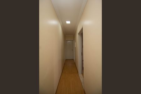 Casa à venda com 200m², 3 quartos e 4 vagas Casa à venda com 200m², 3 quartos e 4 vagasCorredor