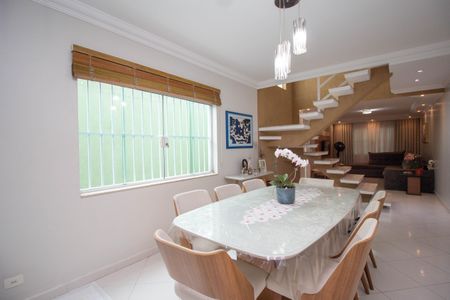 Casa à venda com 200m², 3 quartos e 4 vagas Casa à venda com 200m², 3 quartos e 4 vagasSala de Jantar