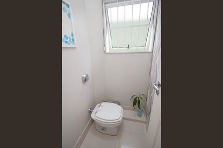 Casa à venda com 200m², 3 quartos e 4 vagas Casa à venda com 200m², 3 quartos e 4 vagasLavabo