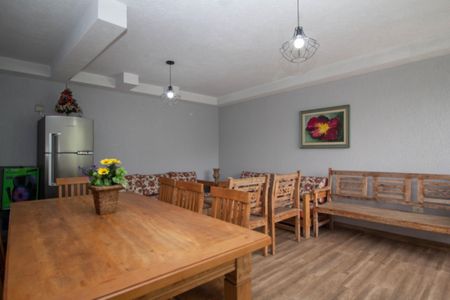 Casa à venda com 200m², 3 quartos e 4 vagas Casa à venda com 200m², 3 quartos e 4 vagasSalão