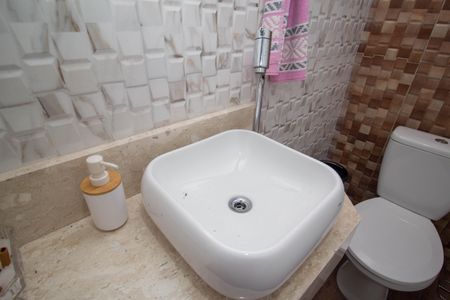 Casa à venda com 200m², 3 quartos e 4 vagas Casa à venda com 200m², 3 quartos e 4 vagasBanheiro do Salão