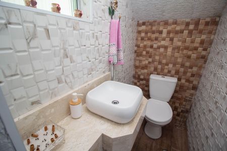 Casa à venda com 200m², 3 quartos e 4 vagas Casa à venda com 200m², 3 quartos e 4 vagasBanheiro do Salão