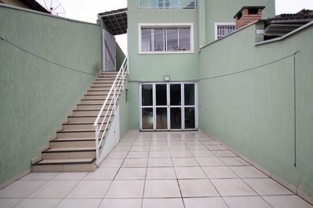 Casa à venda com 200m², 3 quartos e 4 vagas Casa à venda com 200m², 3 quartos e 4 vagasQuintal