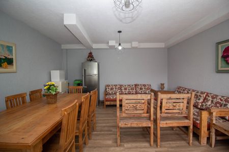 Casa à venda com 200m², 3 quartos e 4 vagas Casa à venda com 200m², 3 quartos e 4 vagasSalão