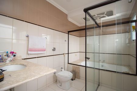 Casa à venda com 200m², 3 quartos e 4 vagas Casa à venda com 200m², 3 quartos e 4 vagasBanheiro da Suíte