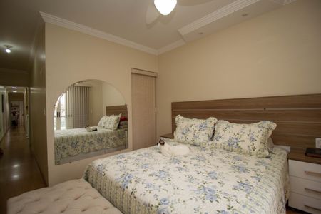 Casa à venda com 200m², 3 quartos e 4 vagas Casa à venda com 200m², 3 quartos e 4 vagasQuarto 1 - Suíte