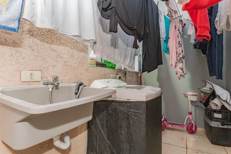 Casa à venda com 60m², 2 quartos e 1 vagaÁrea de Serviço