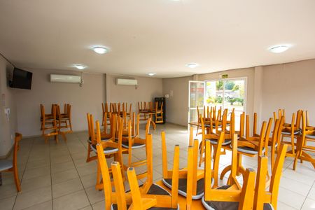 Apartamento à venda com 48m², 2 quartos e 1 vaga Apartamento à venda com 48m², 2 quartos e 1 vagaÁrea comum - Salão de festas