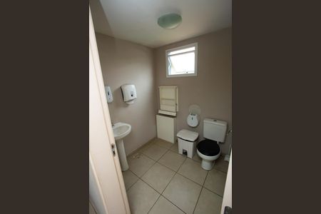 Apartamento à venda com 48m², 2 quartos e 1 vaga Apartamento à venda com 48m², 2 quartos e 1 vagaBanheiro do salão de festa