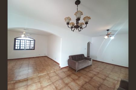 Sala de casa para alugar com 3 quartos, 150m² em Vila Valenca, São Vicente