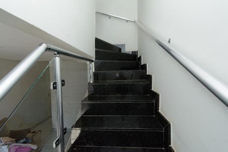 Escada de casa de condomínio para alugar com 3 quartos, 150m² em Inconfidentes, Contagem