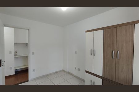 Quarto 2 de apartamento para alugar com 2 quartos, 50m² em Vila Carmosina, São Paulo