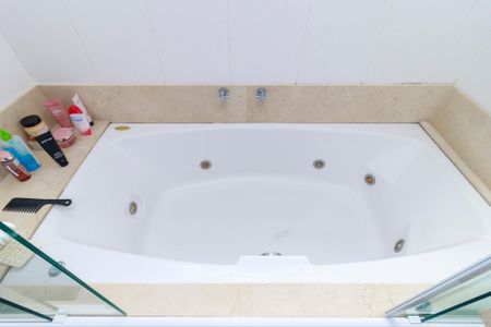 Apartamento à venda com 303m², 4 quartos e 4 vagas Apartamento à venda com 303m², 4 quartos e 4 vagasBanheiro da Suíte