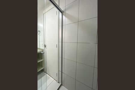 Apartamento à venda com 60m², 2 quartos e 2 vagas Apartamento à venda com 60m², 2 quartos e 2 vagasBanheiro Corredor