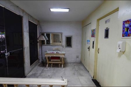 Apartamento à venda com 90m², 2 quartos e 1 vaga Apartamento à venda com 90m², 2 quartos e 1 vagaHall