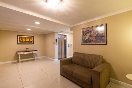 Apartamento à venda com 75m², 1 quarto e 1 vaga Apartamento à venda com 75m², 1 quarto e 1 vagaHall social