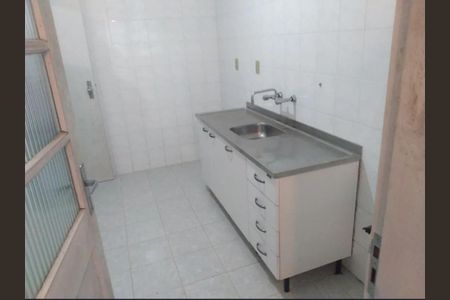 Cozinha de apartamento para alugar com 1 quarto, 49m² em Passo da Areia, Porto Alegre