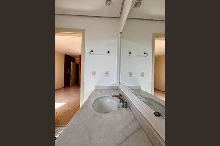 Apartamento para alugar com 137m², 4 quartos e 3 vagas Apartamento para alugar com 137m², 4 quartos e 3 vagasBanheiro da Suíte 1
