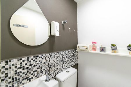 Casa à venda com 150m², 3 quartos e 2 vagas Casa à venda com 150m², 3 quartos e 2 vagasBanheiro do Salão