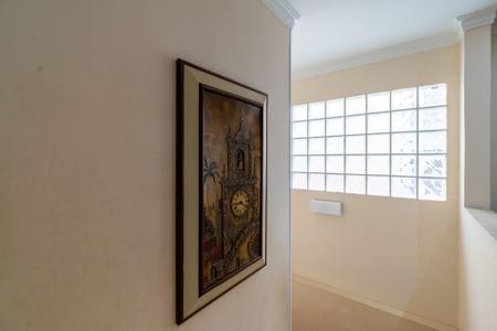 Casa à venda com 150m², 3 quartos e 2 vagas Casa à venda com 150m², 3 quartos e 2 vagasEscada