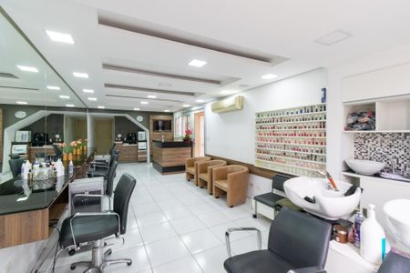 Casa à venda com 150m², 3 quartos e 2 vagas Casa à venda com 150m², 3 quartos e 2 vagasSalão