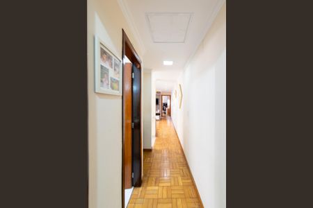 Casa à venda com 150m², 3 quartos e 2 vagas Casa à venda com 150m², 3 quartos e 2 vagasCorredor