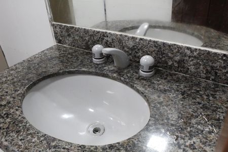 Casa de condomínio para alugar com 265m², 3 quartos e 3 vagasBanheiro da Suíte 2