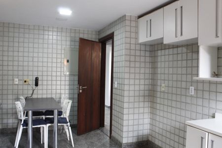 Casa de condomínio para alugar com 265m², 3 quartos e 3 vagasCozinha