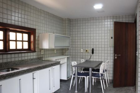 Casa de condomínio para alugar com 265m², 3 quartos e 3 vagasCozinha