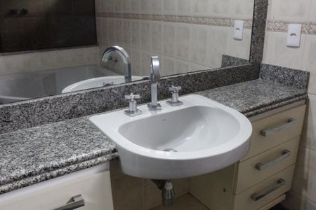 Casa de condomínio para alugar com 265m², 3 quartos e 3 vagasBanheiro da Suíte 1