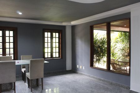 Sala de casa de condomínio para alugar com 3 quartos, 265m² em Taquara, Rio de Janeiro