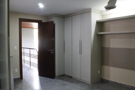 Casa de condomínio para alugar com 265m², 3 quartos e 3 vagasSuíte 1