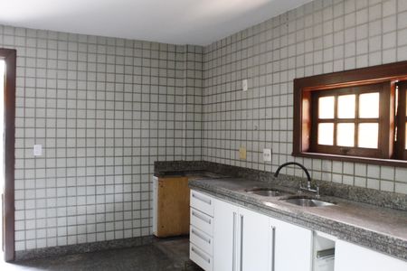 Casa de condomínio para alugar com 265m², 3 quartos e 3 vagasCozinha