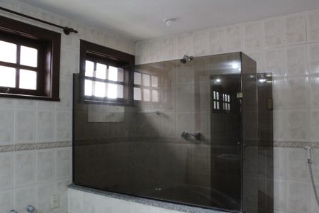 Casa de condomínio para alugar com 265m², 3 quartos e 3 vagasBanheiro da Suíte 1