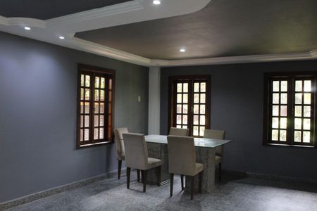 Sala de casa de condomínio para alugar com 3 quartos, 265m² em Taquara, Rio de Janeiro